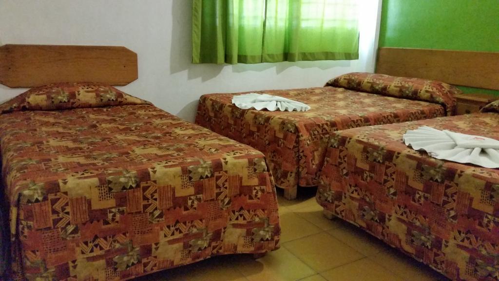 Delfin Playa Azul Hotell Lázaro Cárdenas Exteriör bild